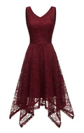 Elegantes asymmetrisches Halterkleid mit Spitze – Lena