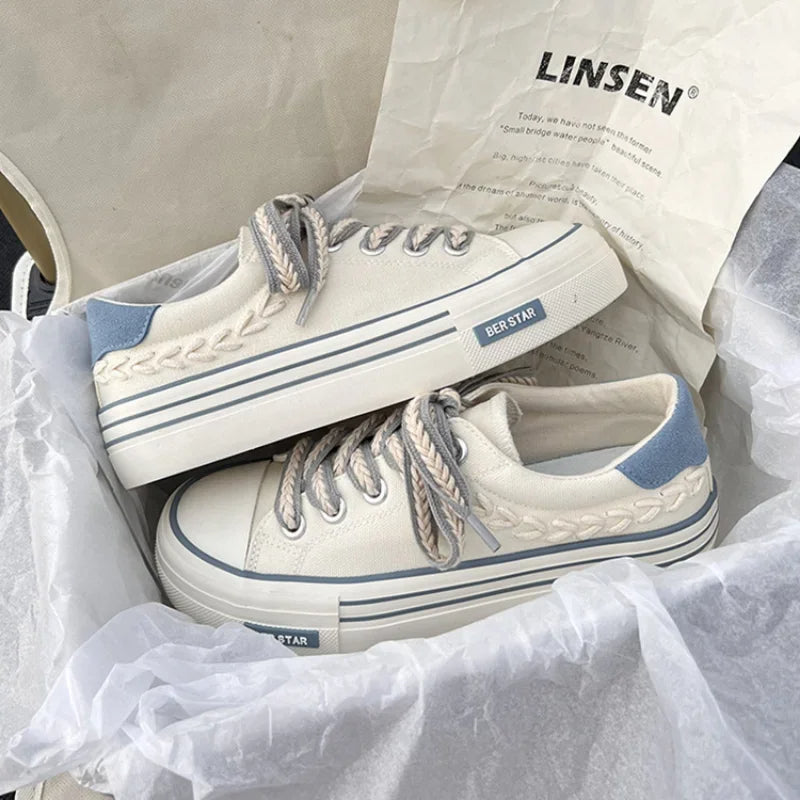 Plateau-Canvas-Sneaker mit klobiger Sohle für Damen – Mira