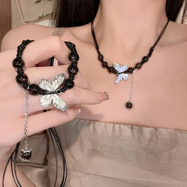 Schmetterlings-Perlenhalskette mit elegantem Design – Lilia