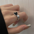 Symmetrischer Herzring aus Sterlingsilber – Amira