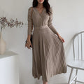 Elegantes V-Ausschnitt-Kleid mit Gürtel für Damen – Elena