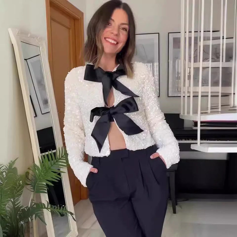 Elegante schimmernde Kurzjacke mit Schleife – Halina