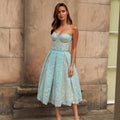 Trägerloses Spitzen-Midikleid mit Korsett & fließendem Rock – Valentina