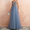 Elegantes Tüllkleid mit V-Ausschnitt und Schlitz – Anna