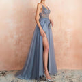 Elegantes Tüllkleid mit V-Ausschnitt und Schlitz – Anna