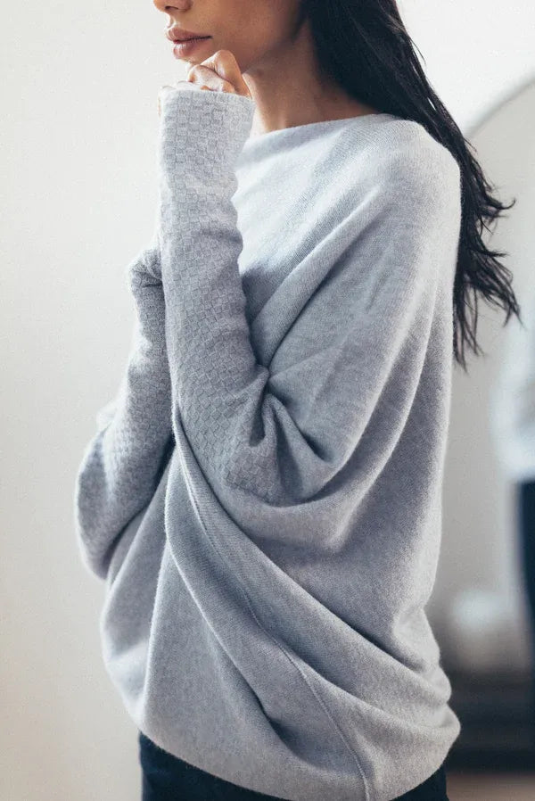 Oversized Damenpullover mit asymmetrischem Kragen – Sophia