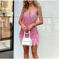 Elegantes Pailletten-Cocktailkleid mit Federbesatz – Valeria
