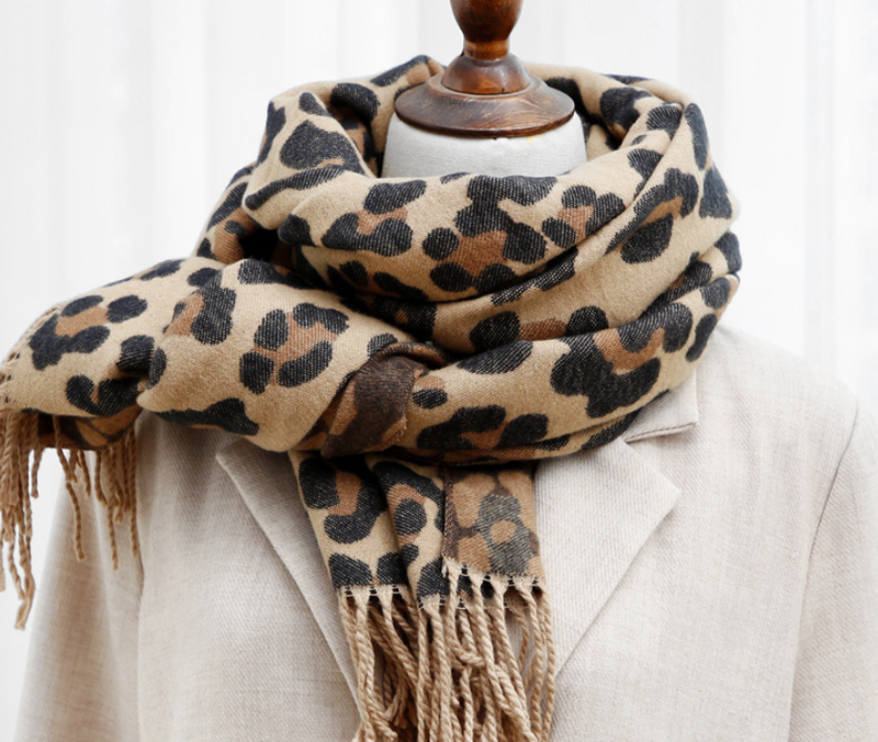 Elegant & vielseitig kombinierbar – Halstuch für Frauen