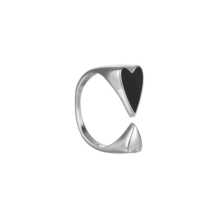 Symmetrischer Herzring aus Sterlingsilber – Amira