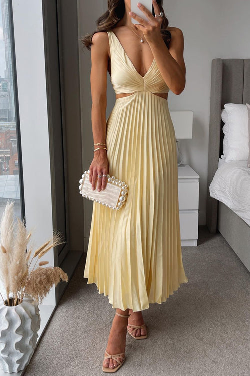 Elegantes Plisseekleid mit Taillenakzent – Aurelia