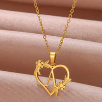 Goldene Halskette mit Blumen-Initialen – für Frauen
