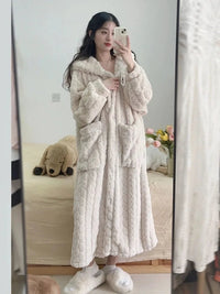Warmer Damen-Bademantel mit Kapuze – Amira