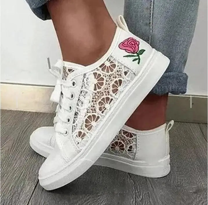 Weiße Canvas-Sneakers mit Cut-Outs für Damen – Emilia