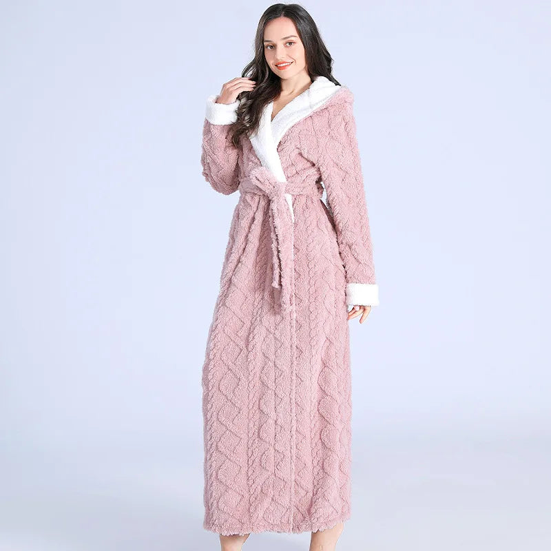 Warmer Flanell Damen Bademantel mit Kapuze & Taschen – Lena