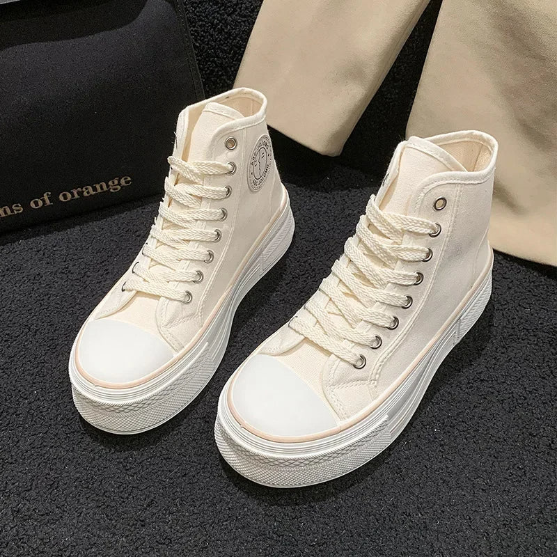 High-Top Canvas-Sneaker in Bonbonfarben – Emilia