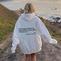 Gemütlicher Kapuzenpullover mit Statement-Design – Catharina