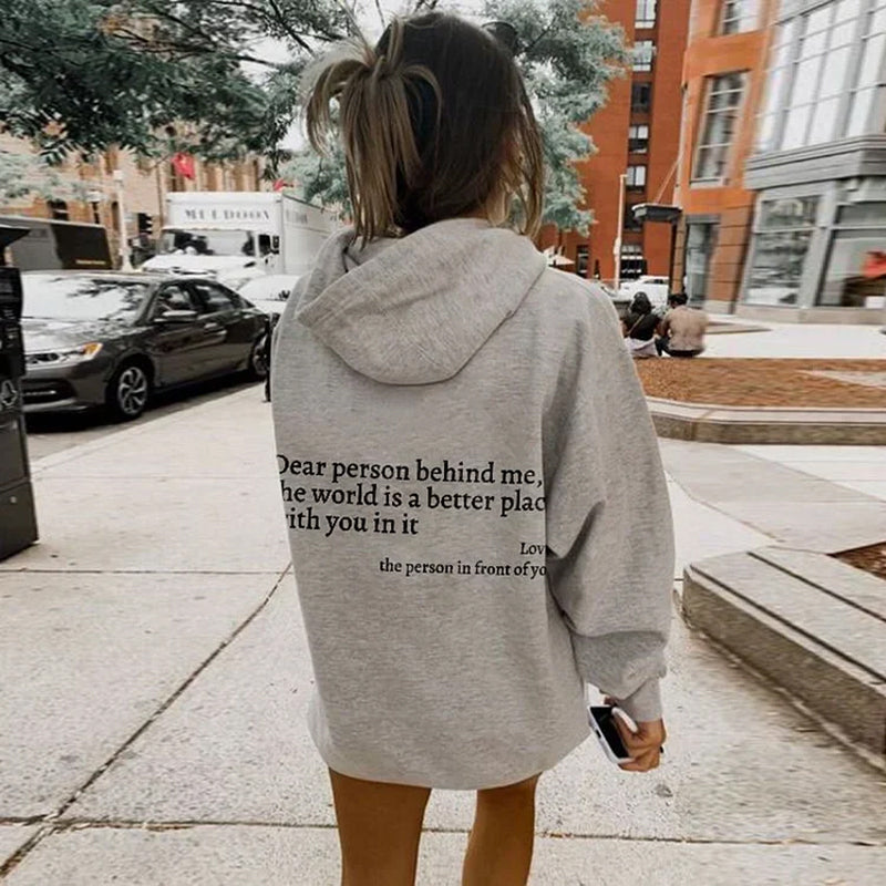Gemütlicher Kapuzenpullover mit Statement-Design – Catharina
