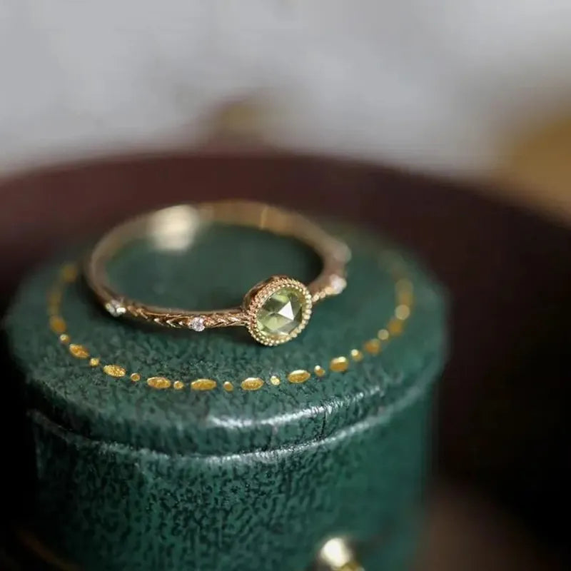 Silberring mit Peridot & Diamanten – Sophie