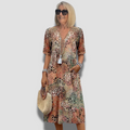 Vibrantes Midi-Kleid mit Taschen und Muster – Elara