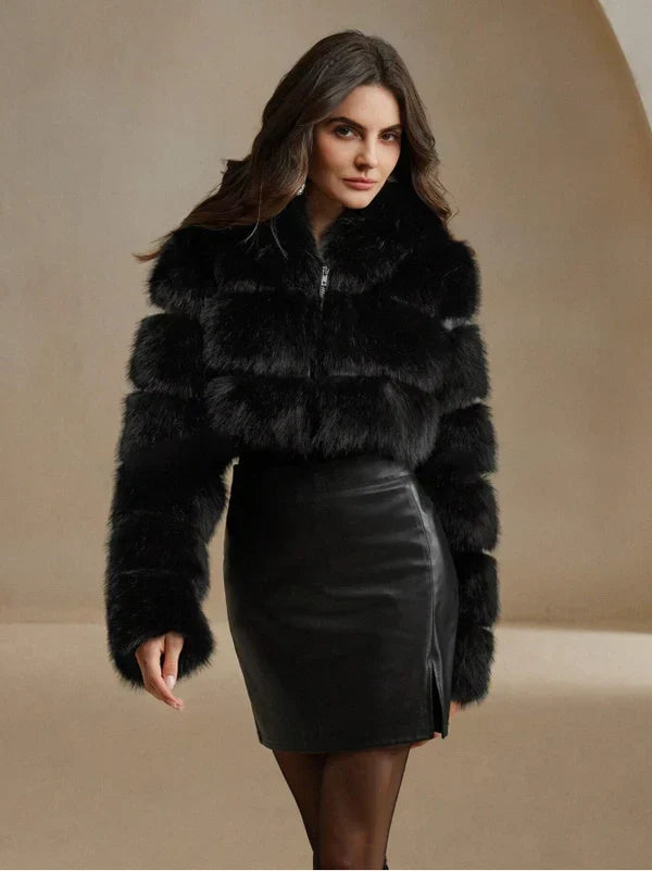 Damen Kurzmantel aus Kunstpelz mit elegantem Schnitt – Holly