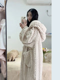 Warmer Damen-Bademantel mit Kapuze – Amira