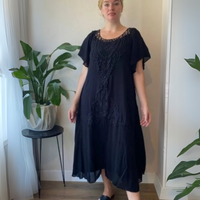 Elegantes Damenkleid mit Stickerei für Anlässe – Mirela