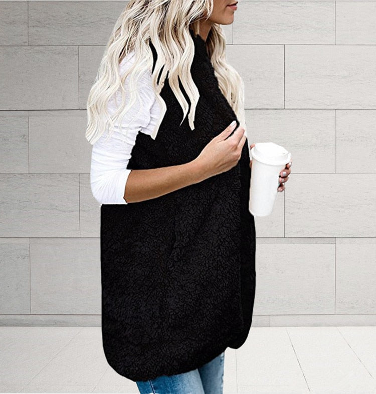 Kuschelige Damen-Strickjacke mit Plüschkapuze – Lena