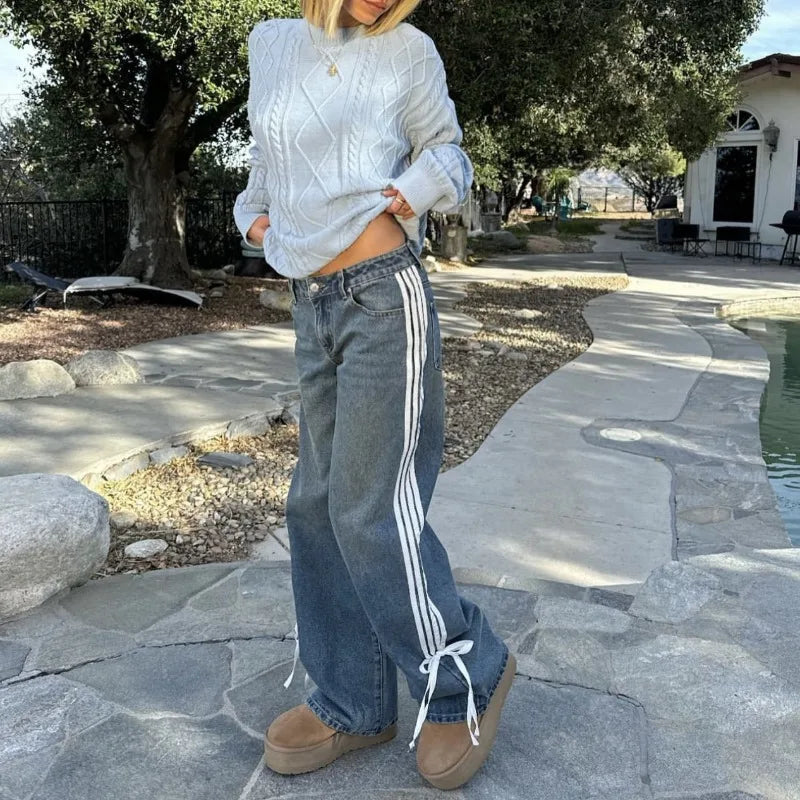 Weite Damen-Jeans mit Streifen und Schnürung – Talia