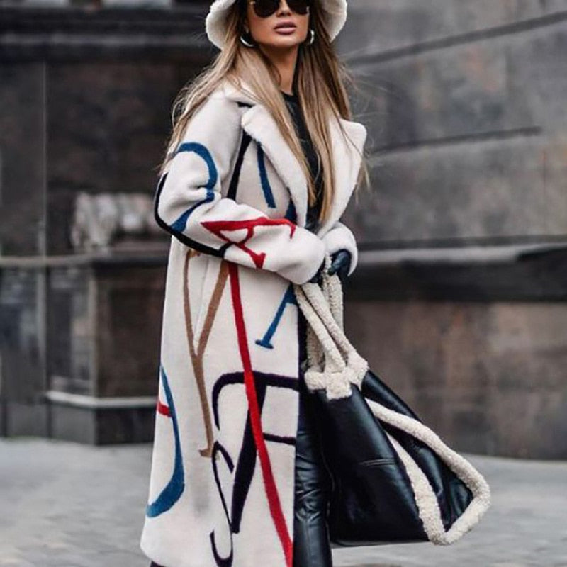 Langer Oversize Wintermantel mit Farbakzenten – Valeria