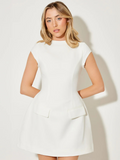 Skulpturiertes Minikleid mit Kragen und Taschen – Léa