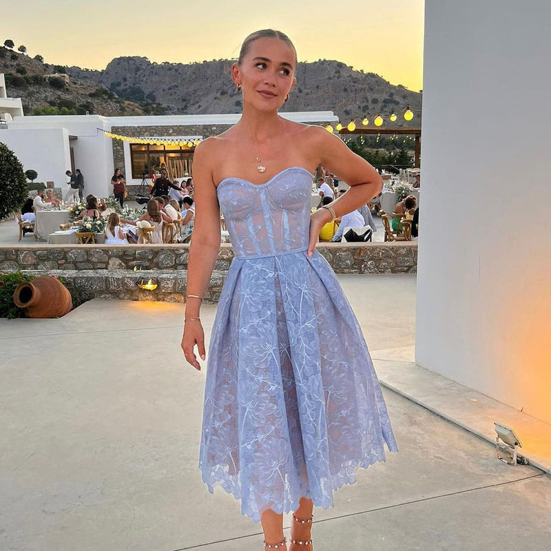 Trägerloses Spitzen-Midikleid mit Korsett & fließendem Rock – Valentina