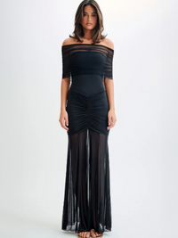 Schulterfreies Maxikleid mit Drapierung und Eleganz – Livia