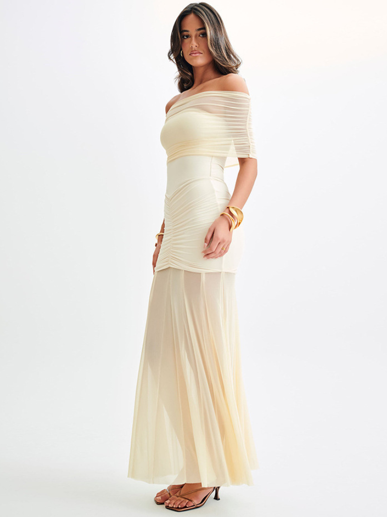 Schulterfreies Maxikleid mit Drapierung und Eleganz – Livia