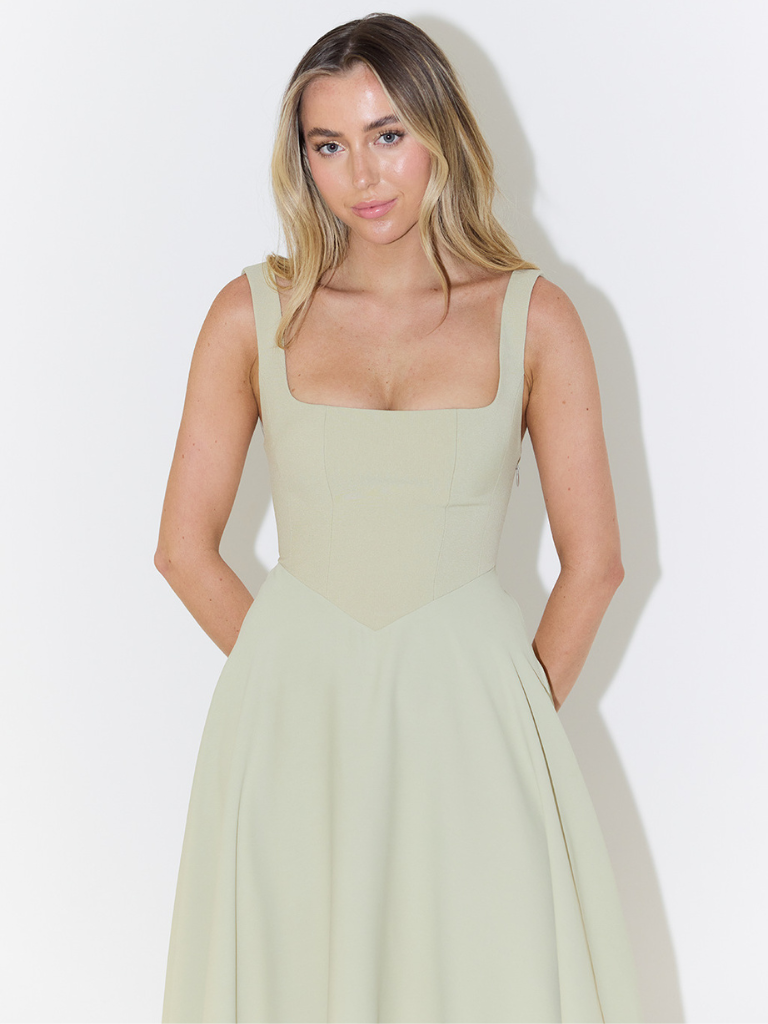 Elegantes Midikleid mit eckigem Ausschnitt – Victoria