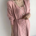Herbstliches Strickkleid mit Cardigan Set – Sophie
