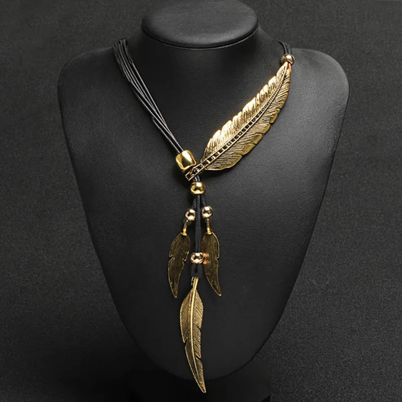Goldene Feder Halskette Leder Boho Schmuck – Sophia