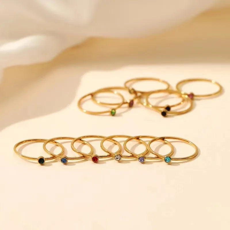 Geburtssteinring aus Gold für Damen & Herren – Lena