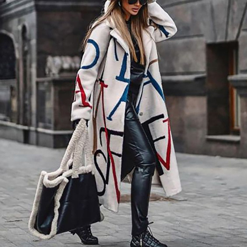 Langer Oversize Wintermantel mit Farbakzenten – Valeria