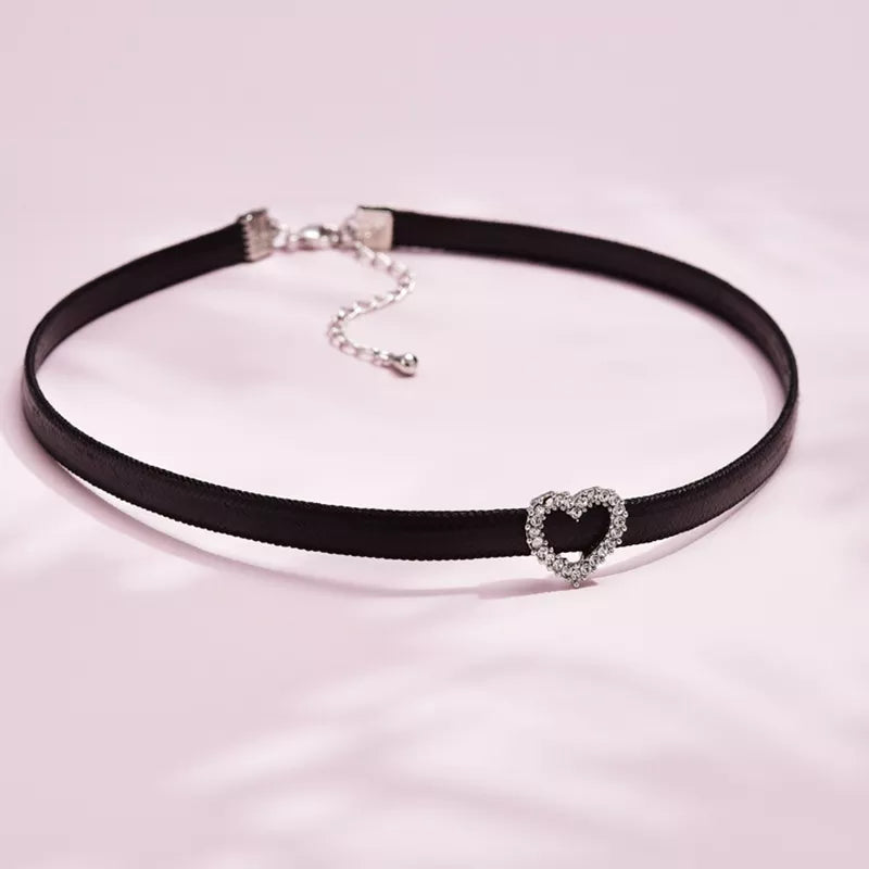 Glitzerndes Leder Halsband mit Zirkonia Anhänger – Lena