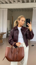 Lederjacke in Burgunderrot für Herbstlooks – Amira