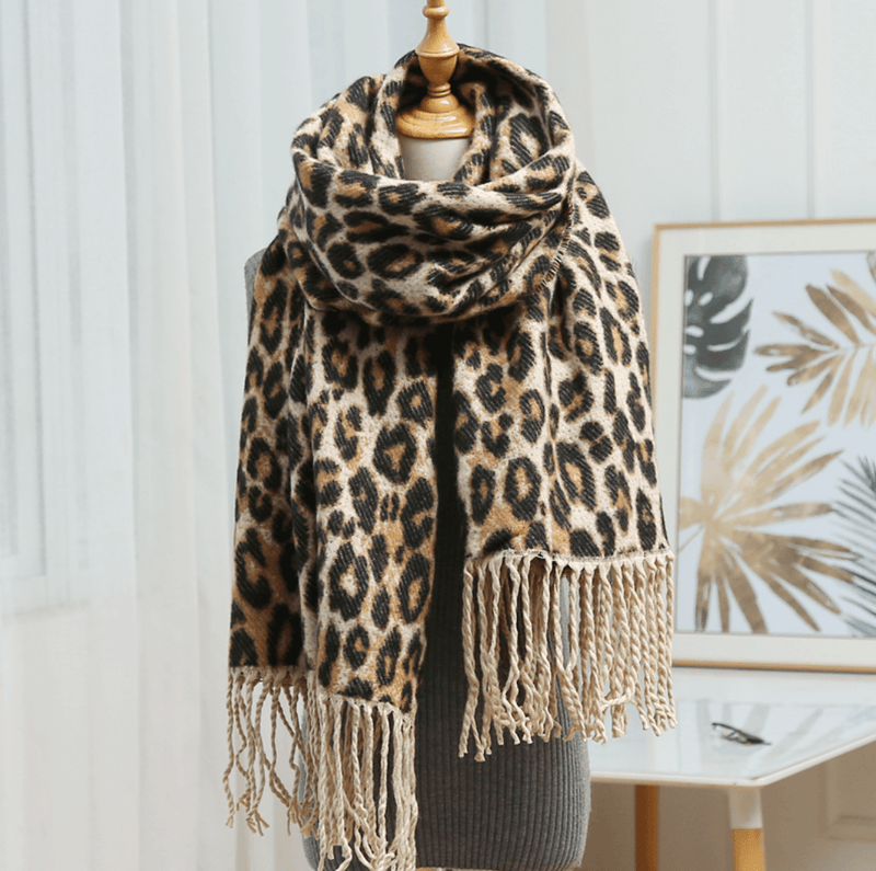 Stilvoll & vielseitig – elegantes Halstuch für Damen