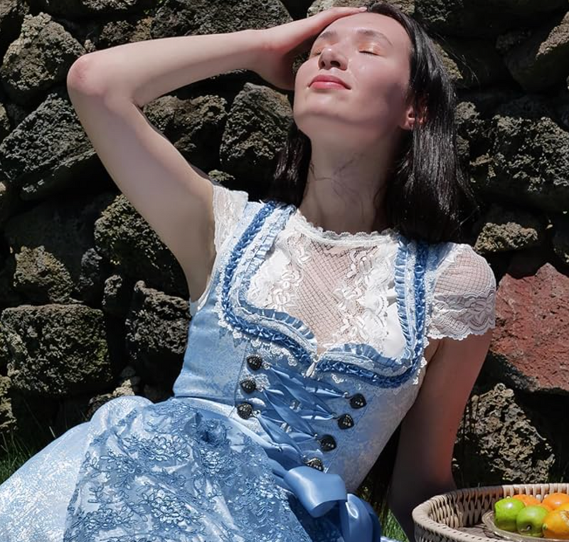Oktoberfest Dirndl mit kurzen Ärmeln und Muster – Katharina