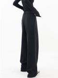 Damenhose mit asymmetrischem Knopfdetail – Livia