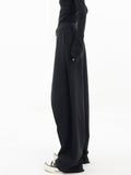 Damenhose mit asymmetrischem Knopfdetail – Livia