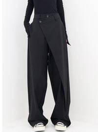 Damenhose mit asymmetrischem Knopfdetail – Livia