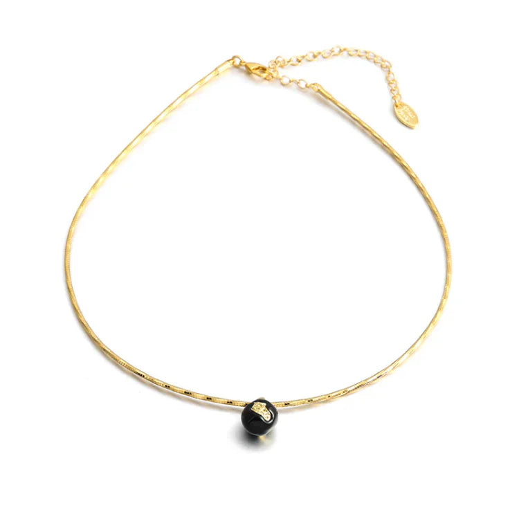 Goldene Riss-Halskette mit Schwarzakzenten – Noemi