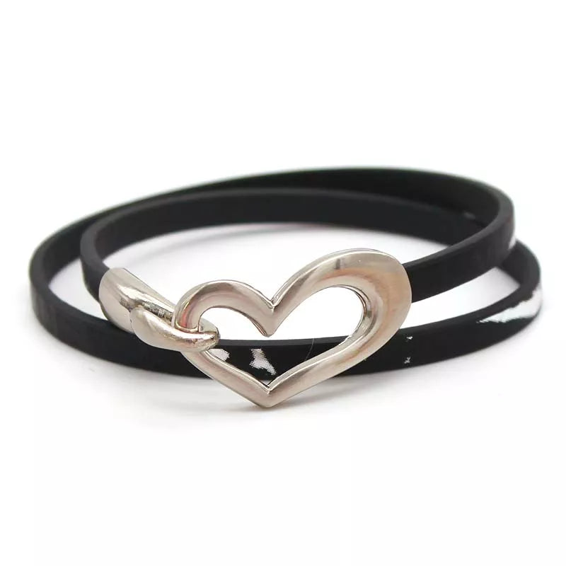 Leder Wickelarmband mit Herzanhänger – Emilia