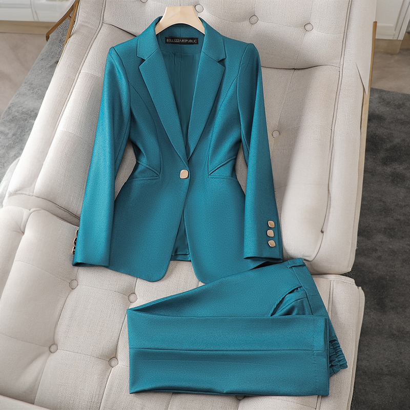 Eleganter Anzug für formelle Anlässe und Business – Mila