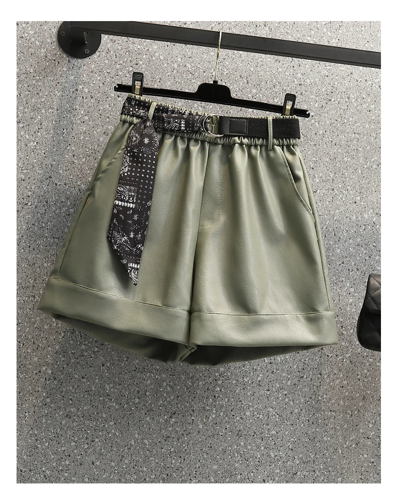 Kunstleder-Shorts Damen Plus Size & Bequem – LuxeFit