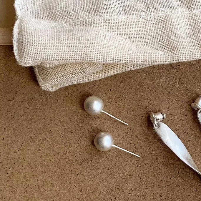 Silberne Ohrringe mit Wellenstruktur – Eliana